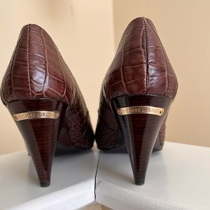 Michael Kors Womens heels. Faux Alligator print. Leather. Size 9.